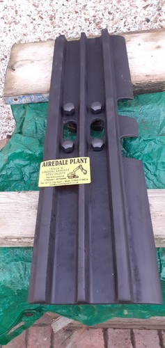 Excavator track pads 7oo to - track,